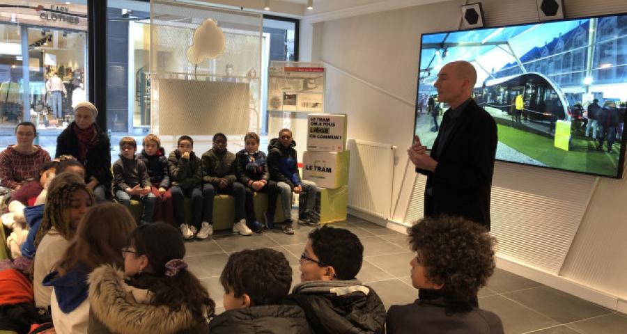Tram En Commun S2#21 : les enfants et le tram 