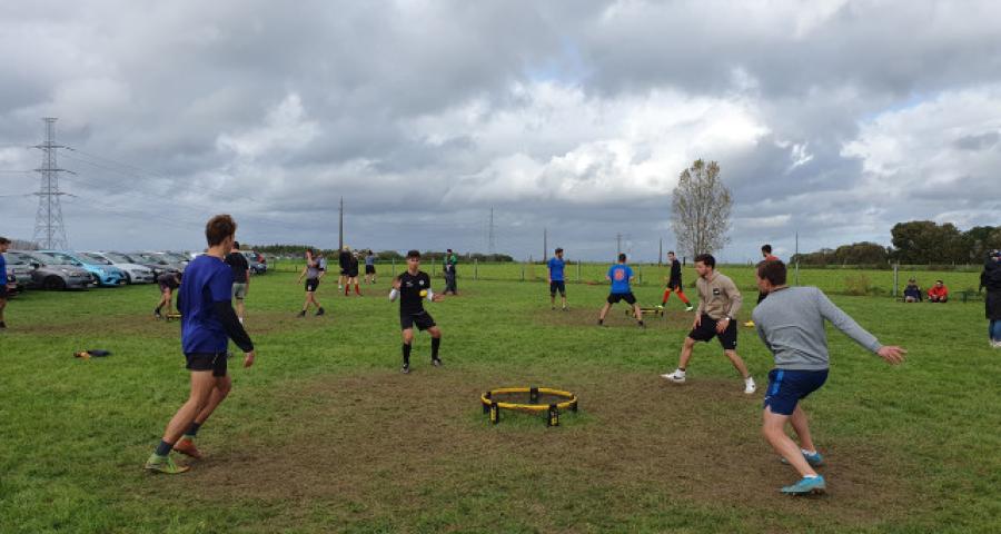 Succès pour le premier tournoi de spikeball à Saint-Georges