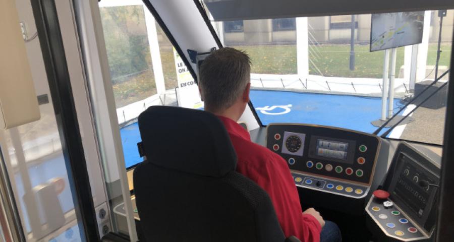 Tram En Commun S2#6 : le personnel TEC découvre la conduite du tram 