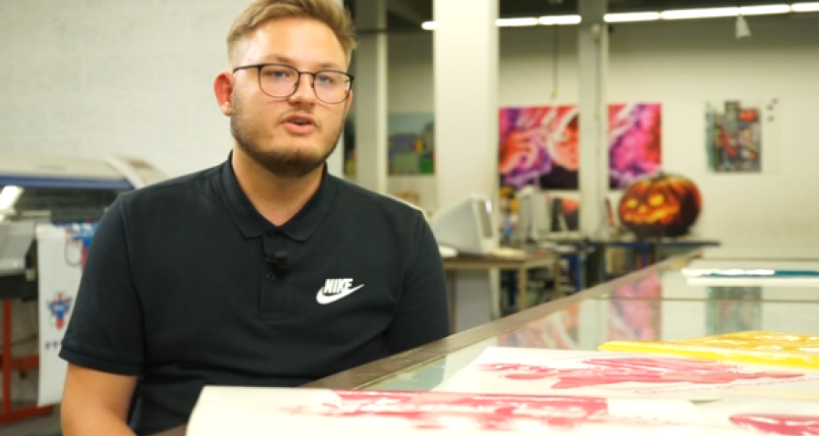 Un autre regard: Assistant aux métiers de la publicité