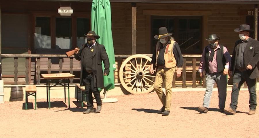 Western City: des Cowboys et des Indiens masqués à Chaudfontaine 