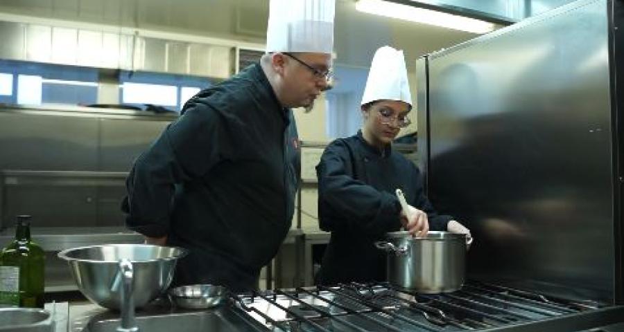 Un autre regard: formation restaurateur-trice