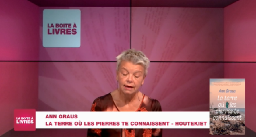 Boite à livres: Ann Graus, la terre où les pierres te connaissent (Houtekiet)