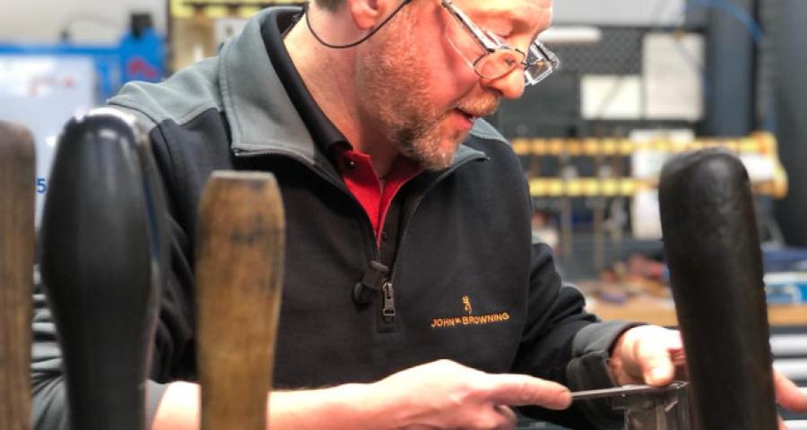 Browning et les artisans armuriers liégeois, un siècle d'excellence