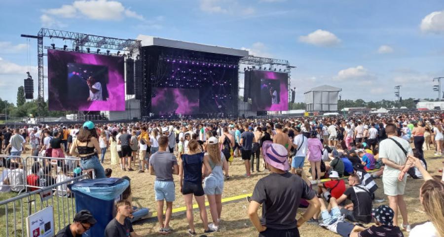 Mad'in Ardentes J3 : vivre la vibe avec Damso et les joies du camping