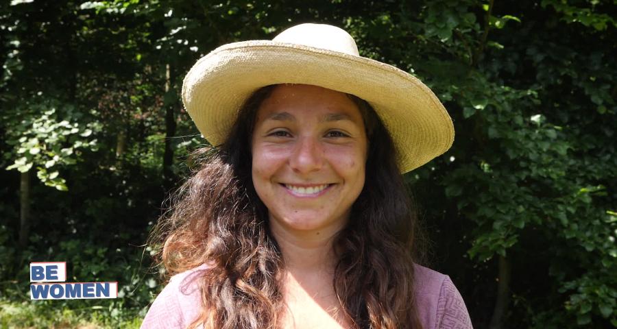 Be Women : Akira Zambrano - Bergère