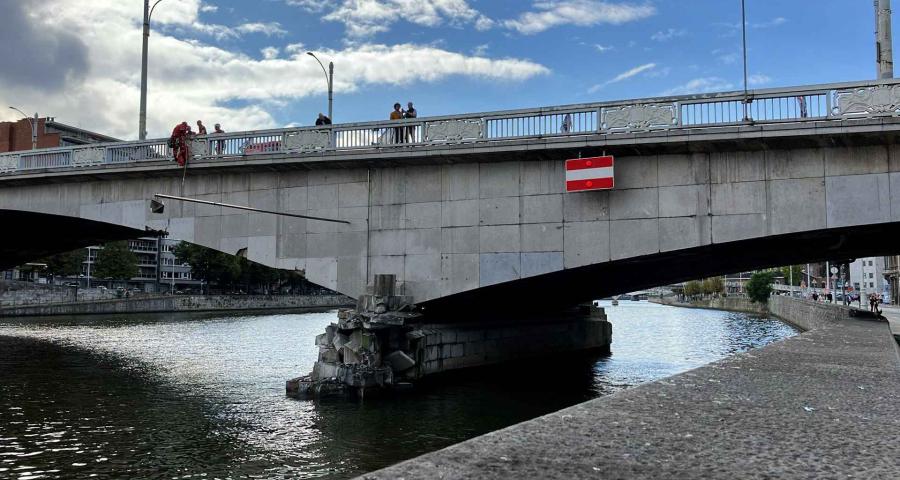 Collision entre une péniche et le pont des Arches: la stabilité n'est pas remise en cause