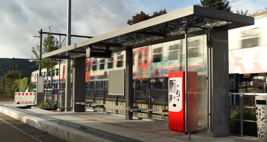 Tram en commun S7#5 : les automates de vente en station