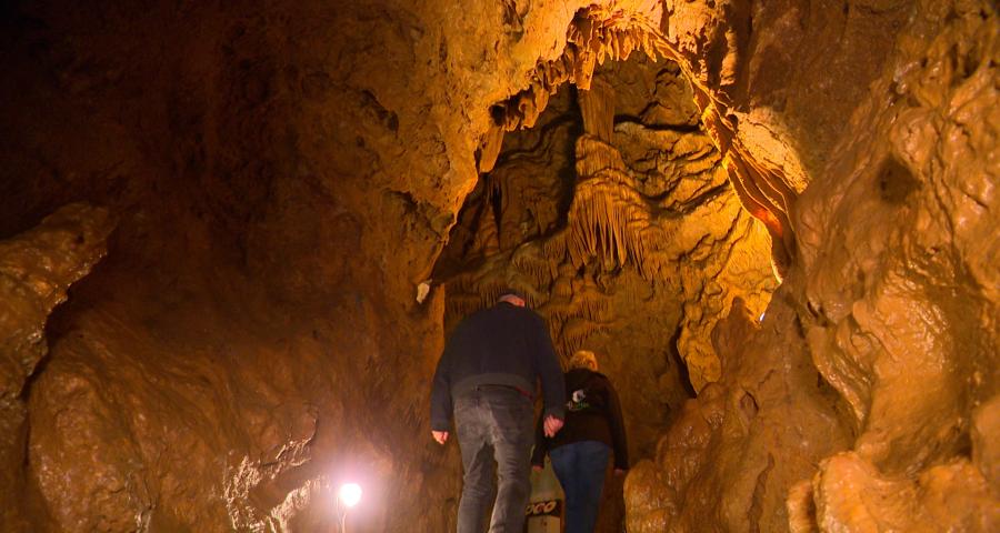 Des visites en silence à la grotte de l'Abîme