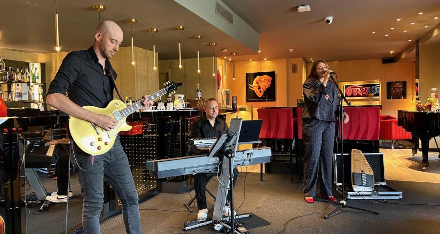 52 on stage: Flavia Costi