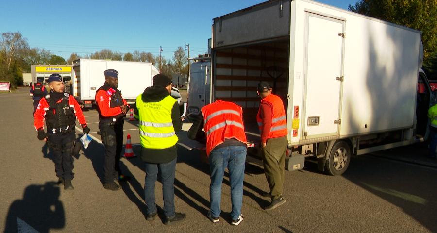 Vaste opération de contrôles aux lois sociales.