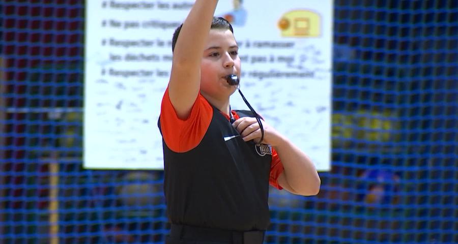 A 11 ans, Théo est le plus jeune arbitre de basket en Wallonie