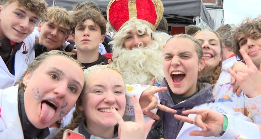 Huy : Saint-Nicolas est venu faire la fête avec les étudiants de rhéto !