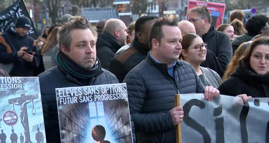 Des centaines d'enseignants en colère à Liège