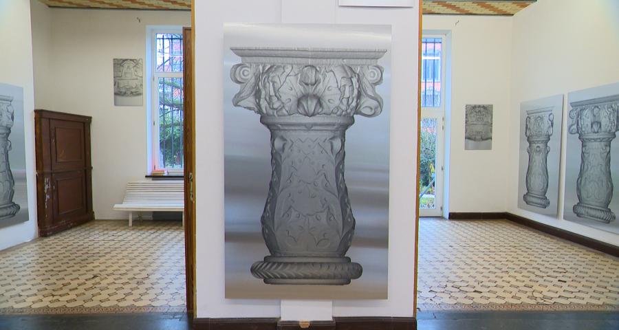 Decrypter les colonnes du palais des princes-évêques