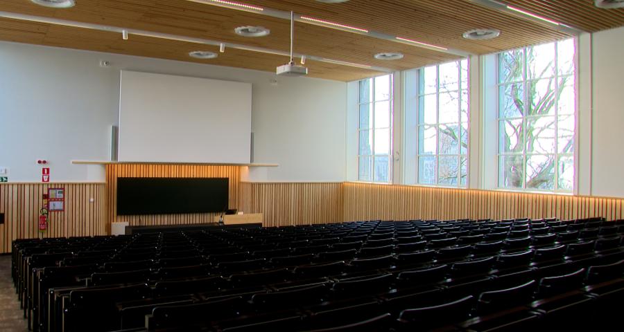 Deux amphis flambant neufs au XX août