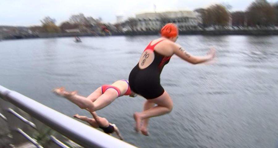 Une centaine de participants pour la 56e édition de la traversée de la Meuse à Huy