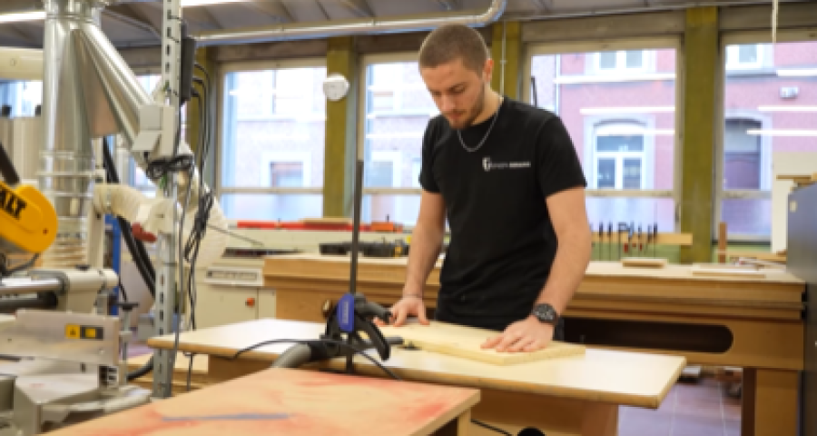 Un autre regard : Menuisier