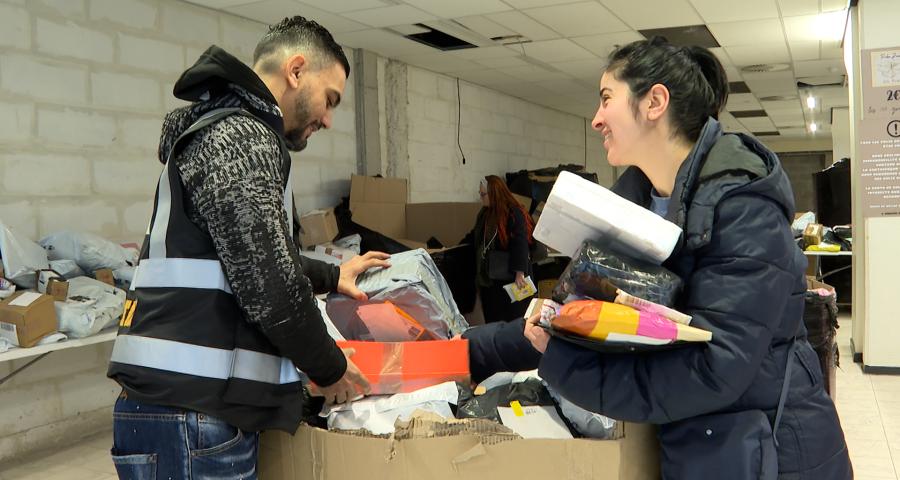 Vente de colis perdus aux Galeries St Lambert