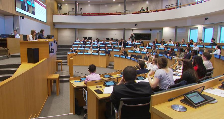 Des jeunes Liégeois apprentis-députés au Parlement de la FWB