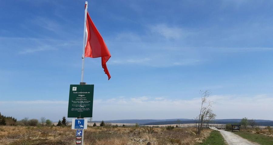 Le drapeau rouge hissé dans les Hautes Fagnes en raison du risque d'incendie