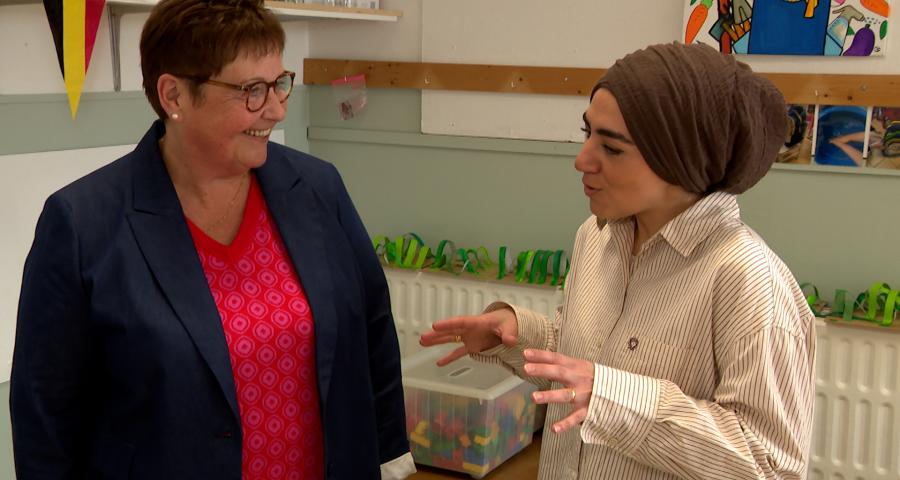 Emploi :  des mentors de plus de 50 ans accompagnent des jeunes issus de l'immigration