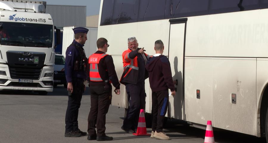 Contrôle surprise de poids lourds par la Police !