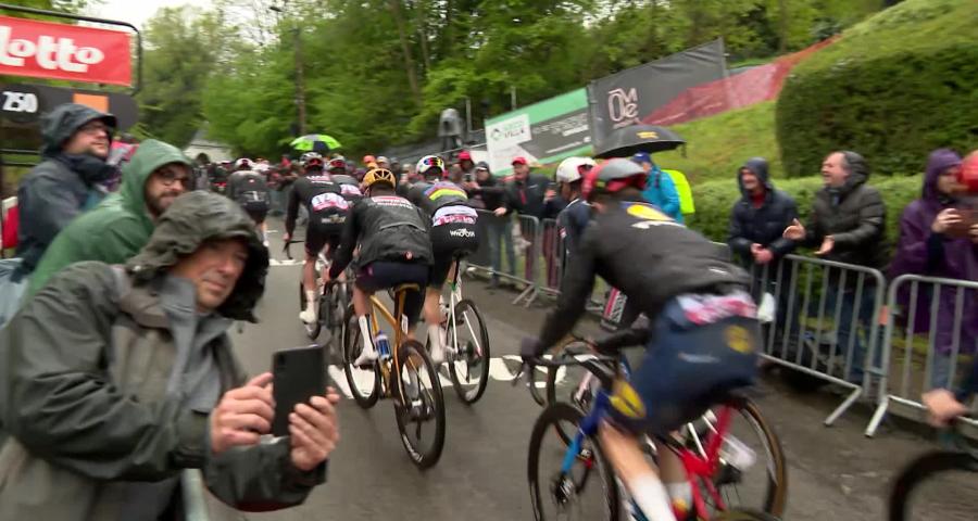 Flèche Wallonne: Une 40è arrivée au Mur de Huy, sous la pluie
