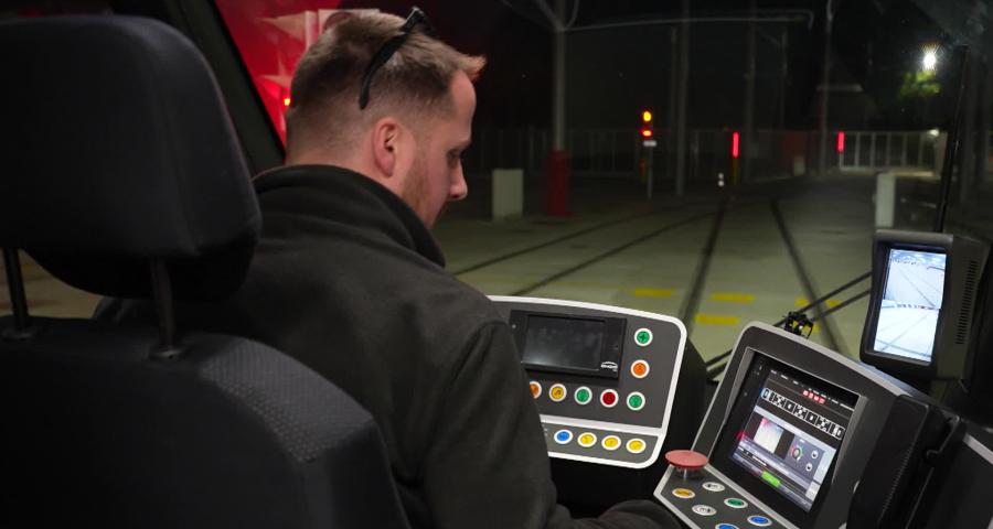 Tram : les premiers conducteurs avec les voyageurs