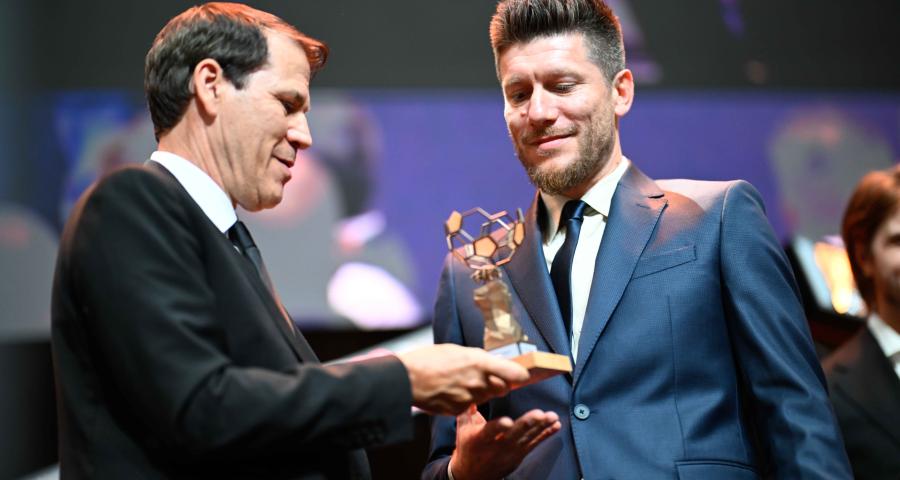 Pocognoli, "entraîneur de la saison" et heureux d'être primé: "Ça découle du collectif"