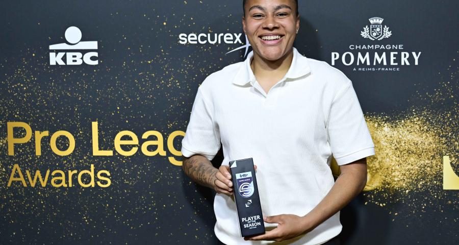 Mariam Toloba quitte le Standard avec un trophée: "Toutes les portes sont encore ouvertes"