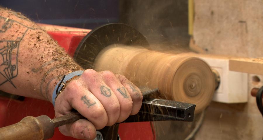 Amay : un artisan fait découvrir le tournage sur bois