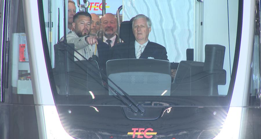 Le Roi aux commandes du tram de Liège !