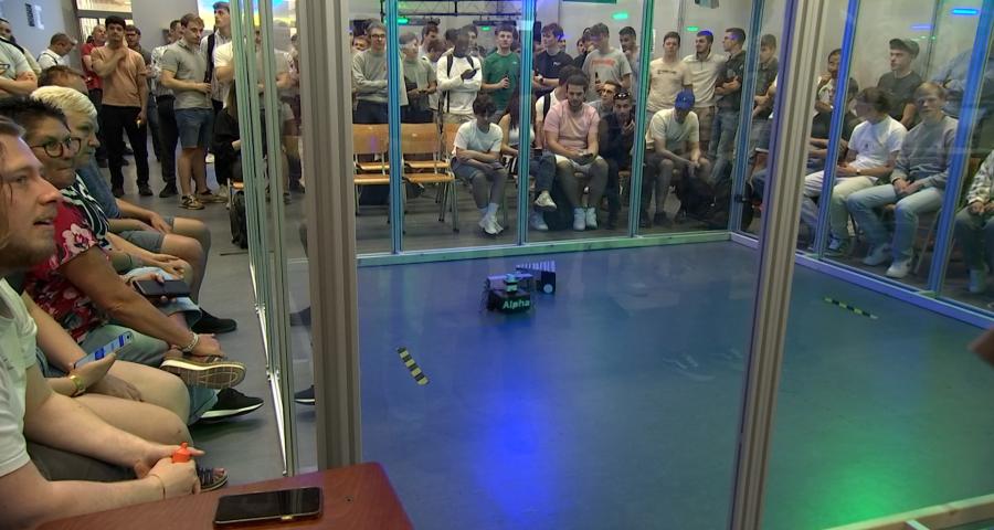 Des étudiants en électromécanique réalisent une battle de robots