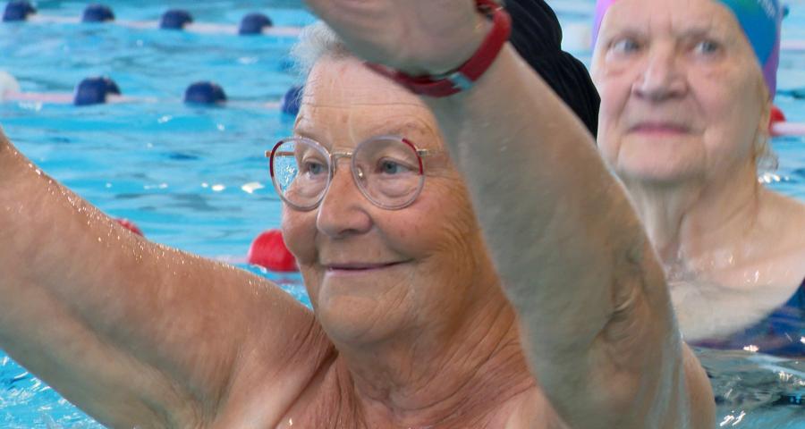 Les sports aquatiques, activités idéales pour les aînés