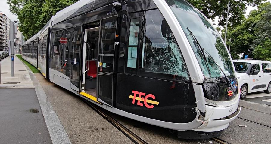 Accident entre un tram et un autocar
