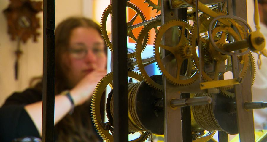 Les étudiants horlogers de l'école Léon Mignon.