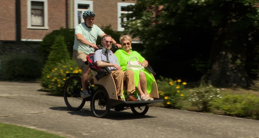Amay prépare ses échappées en triporteur