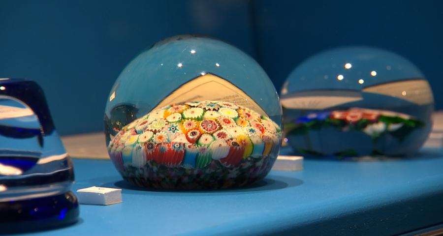 350 presse-papiers exposés au Trésor de la cathédrale