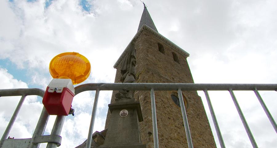 Chutes d'ardoises à l'église de Verlaine
