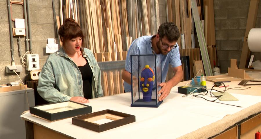 Encadrer l’art avec passion chez les artisans de Contours