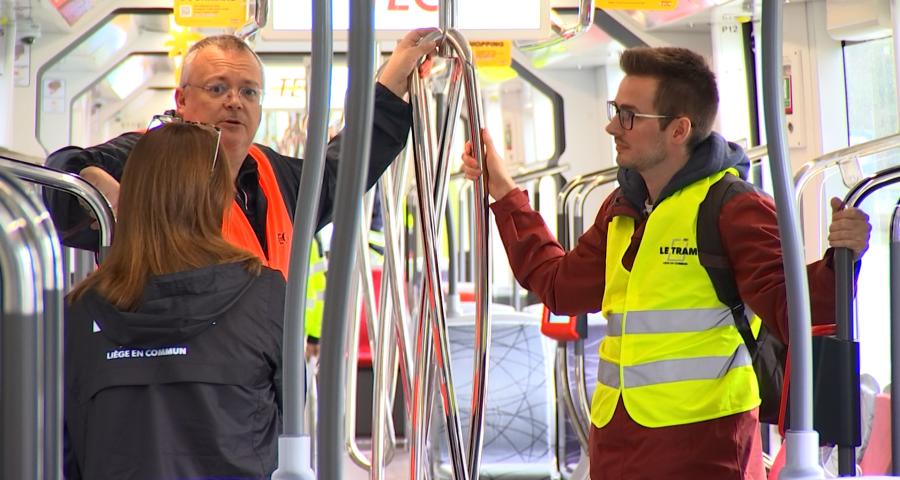 Derniers réglages pour les voix du tram !