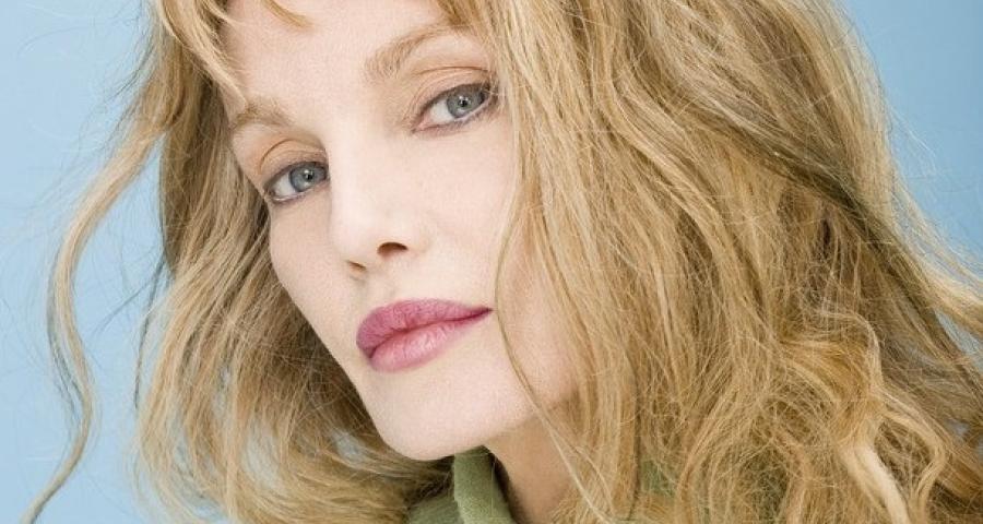 Arielle Dombasle en repérage en région liégeoise