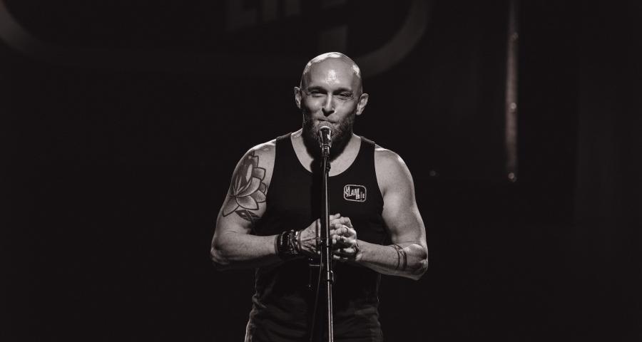 M'sieur 13 sacré champion de la coupe acadienne de slam/poésie 2025