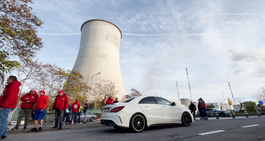 Les travailleurs de l'énergie manifestent à la centrale de Tihange