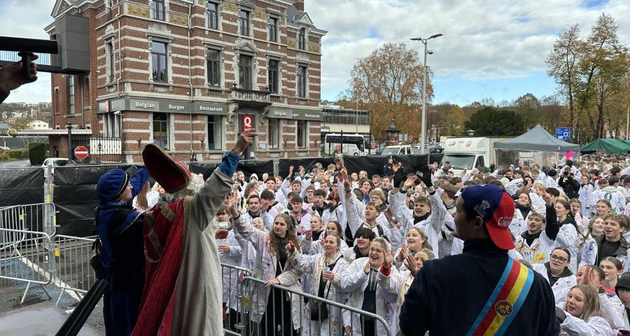 600 rhétos fêtent la Saint-Nicolas à Huy