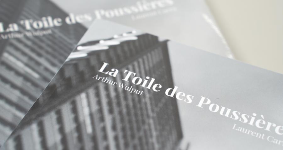 "La toile des poussières", un roman photo de Laurent Carra et Arthur Wulput