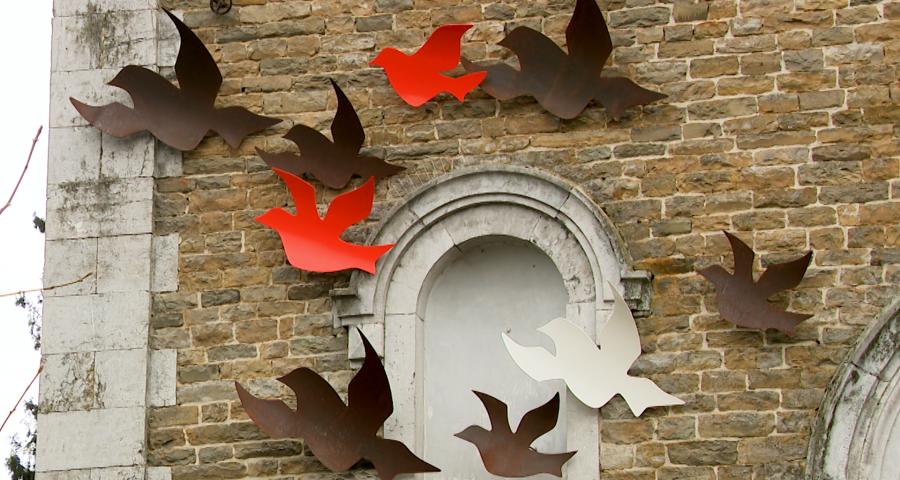 Comblain-au-Pont : l'Envol des Colombes de l'église Saint Martin