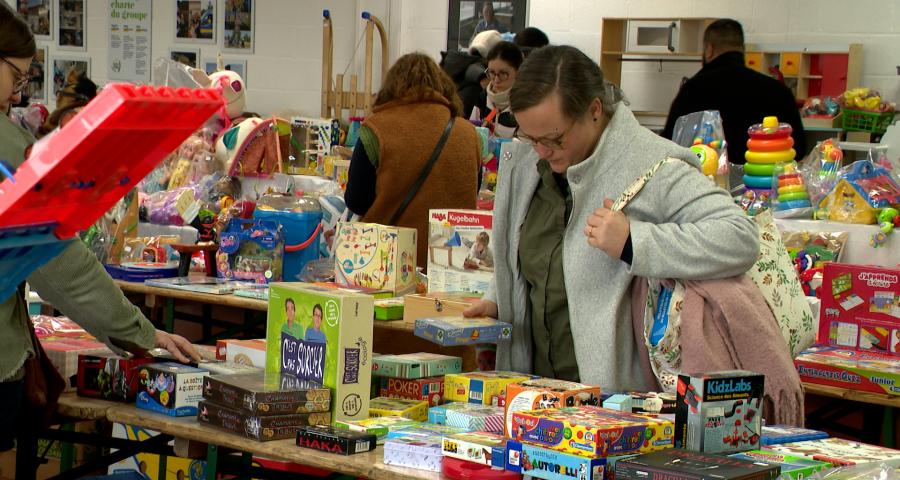 Des jouets d’occasion pour une hotte durable avec l'ONG Autre Terre