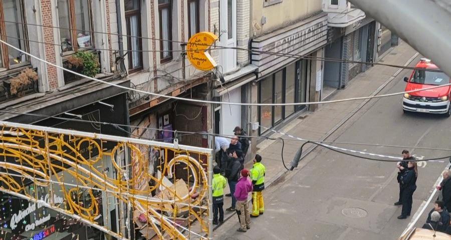 Un camion fonce accidentellement dans la façade de la Maison du Fromage à Liège